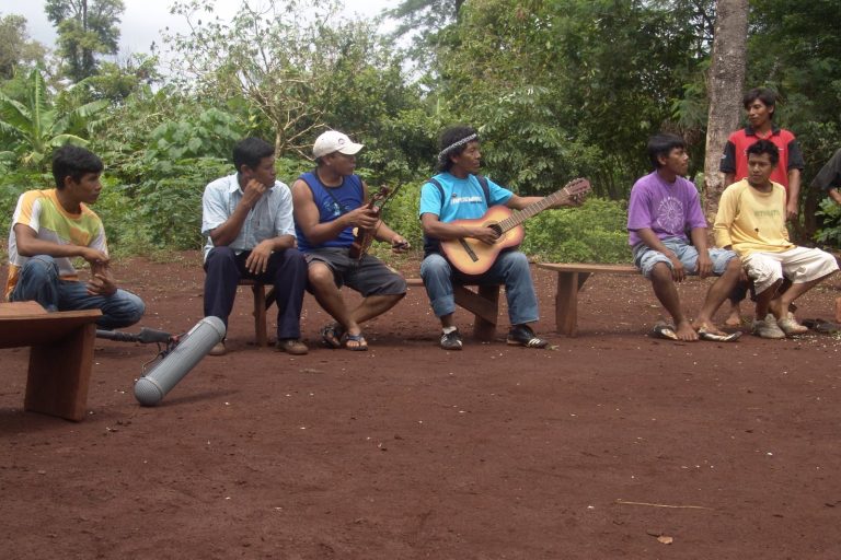 Aldeia no Paraguai